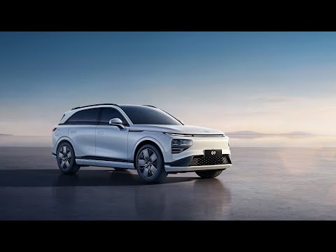 XPeng G9 Electric Crossover - First Look ⚡X-PILOT 4.0 ADAS and Ability to Charge 200 km in 5 Minutes